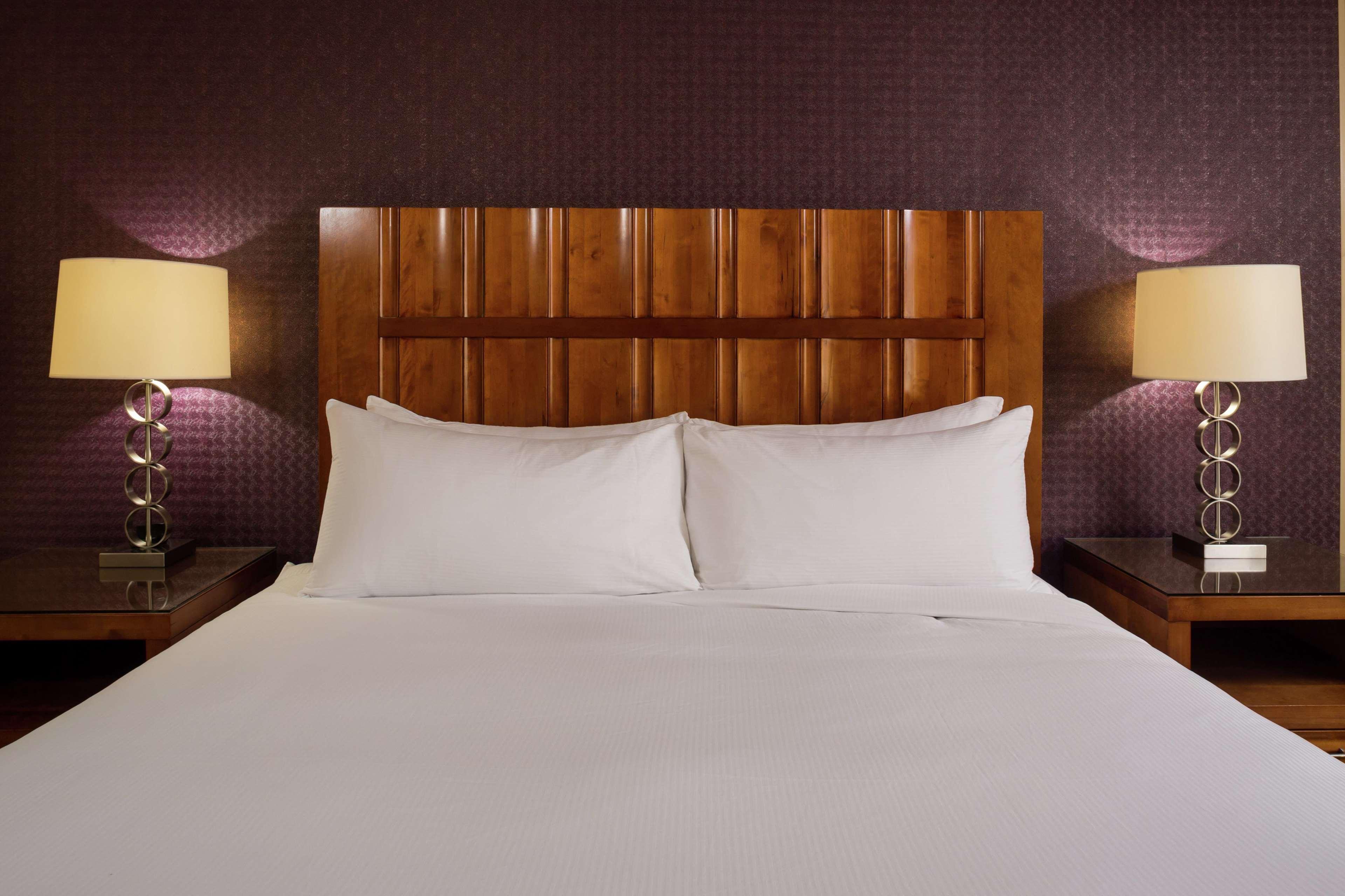Отель Doubletree By Hilton Карсон Экстерьер фото