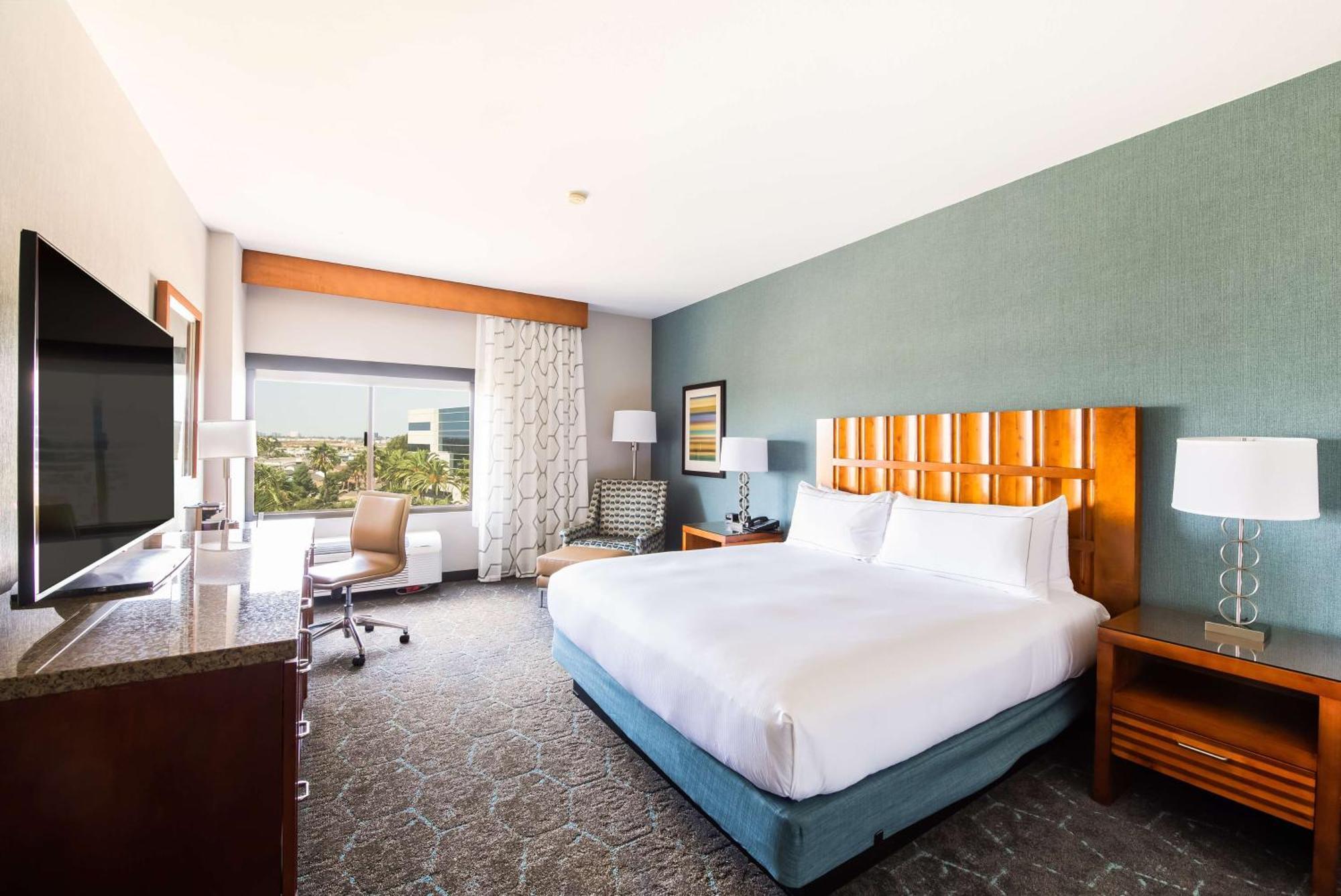 Отель Doubletree By Hilton Карсон Экстерьер фото