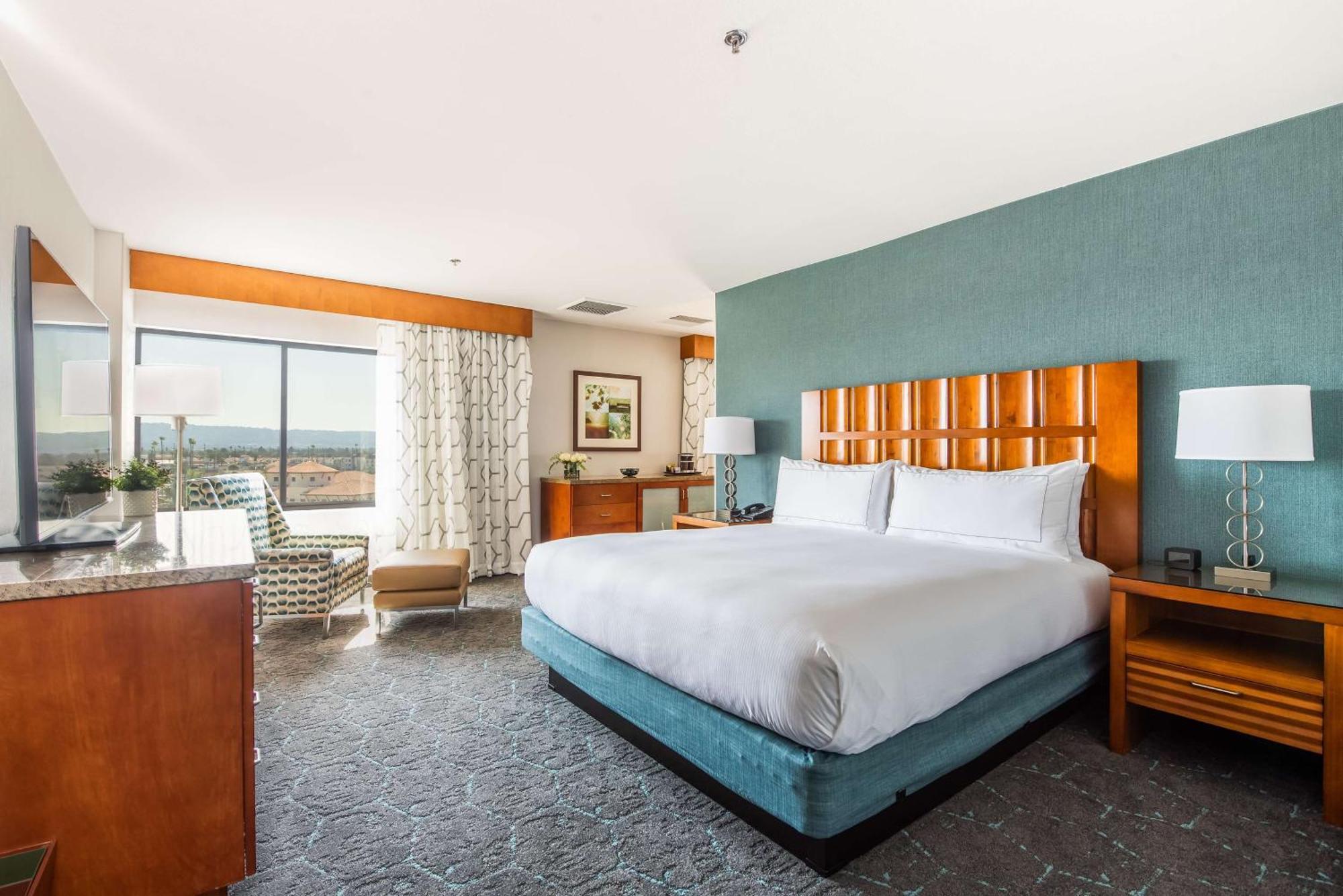Отель Doubletree By Hilton Карсон Экстерьер фото